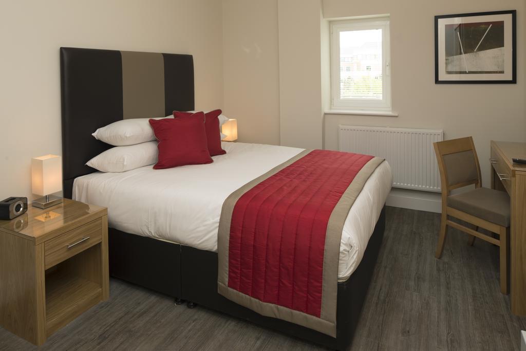 House Of Fisher - Beneficial House Bracknell Zimmer foto